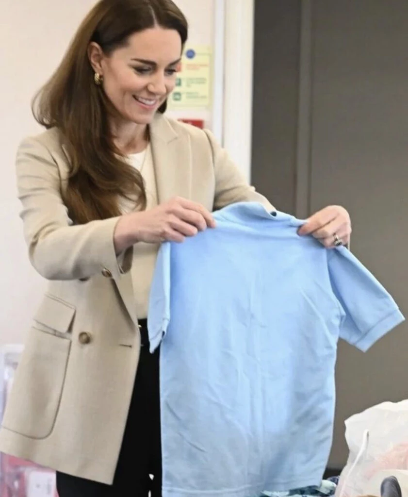 El look de Kate Middleton con zapatos más cómodos. Foto: Instagram.