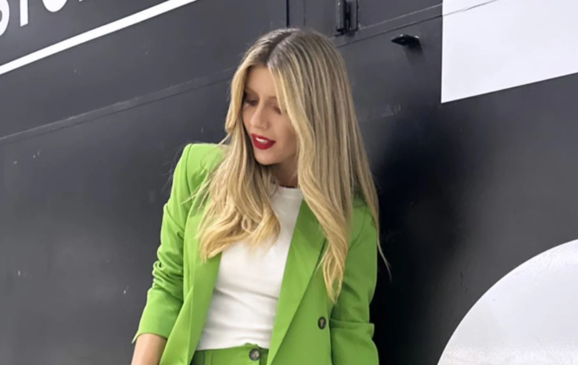El look sastrero de Laurita Fernández que es perfecto para el día