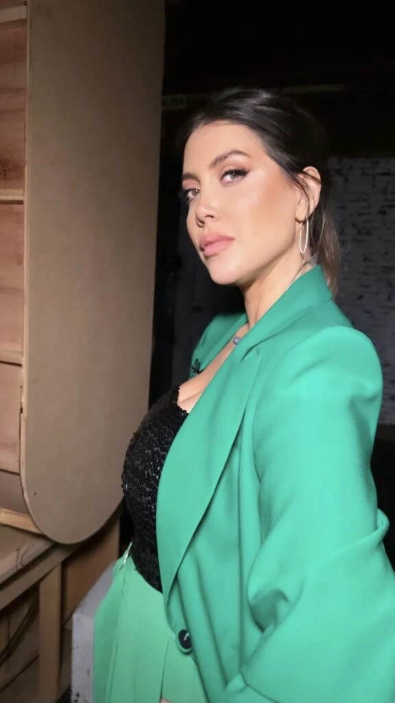 El look sastrero de Wanda Nara