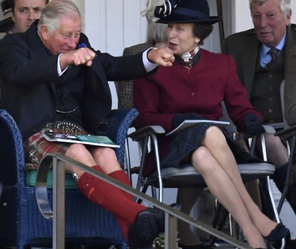 El rey Carlos III y la princesa Ana. Foto: Pinterest. 