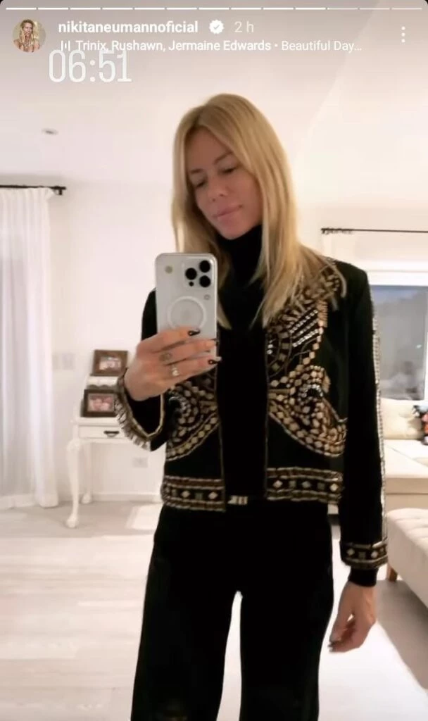 El saco súper chic de Nicole Neumann