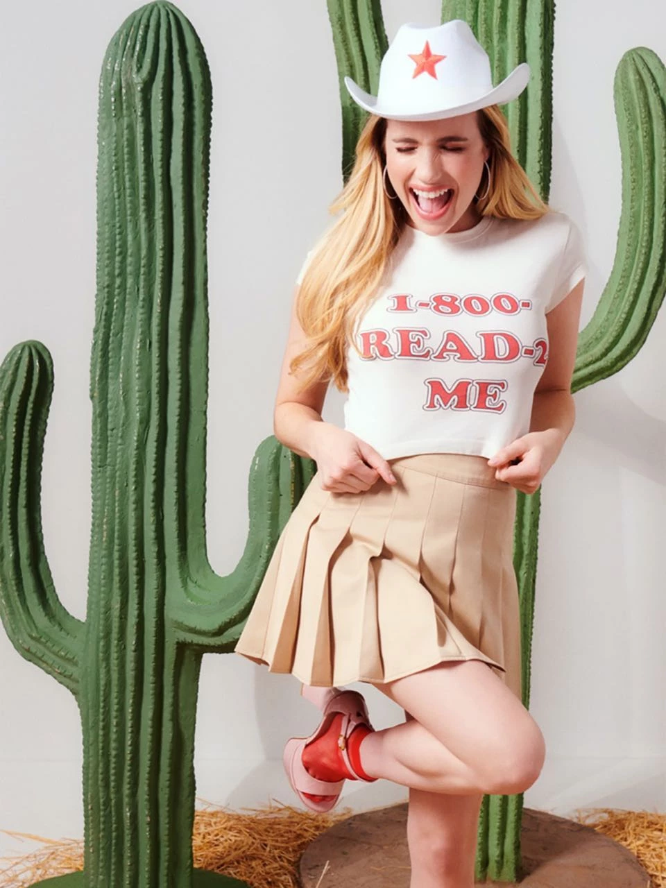 La actriz Emma Roberts se asoció con la marca ABOUT YOU y creó una para crear una colección cápsula llamada Daahls que mezcla el estilo occidental con elementos de los años 50.