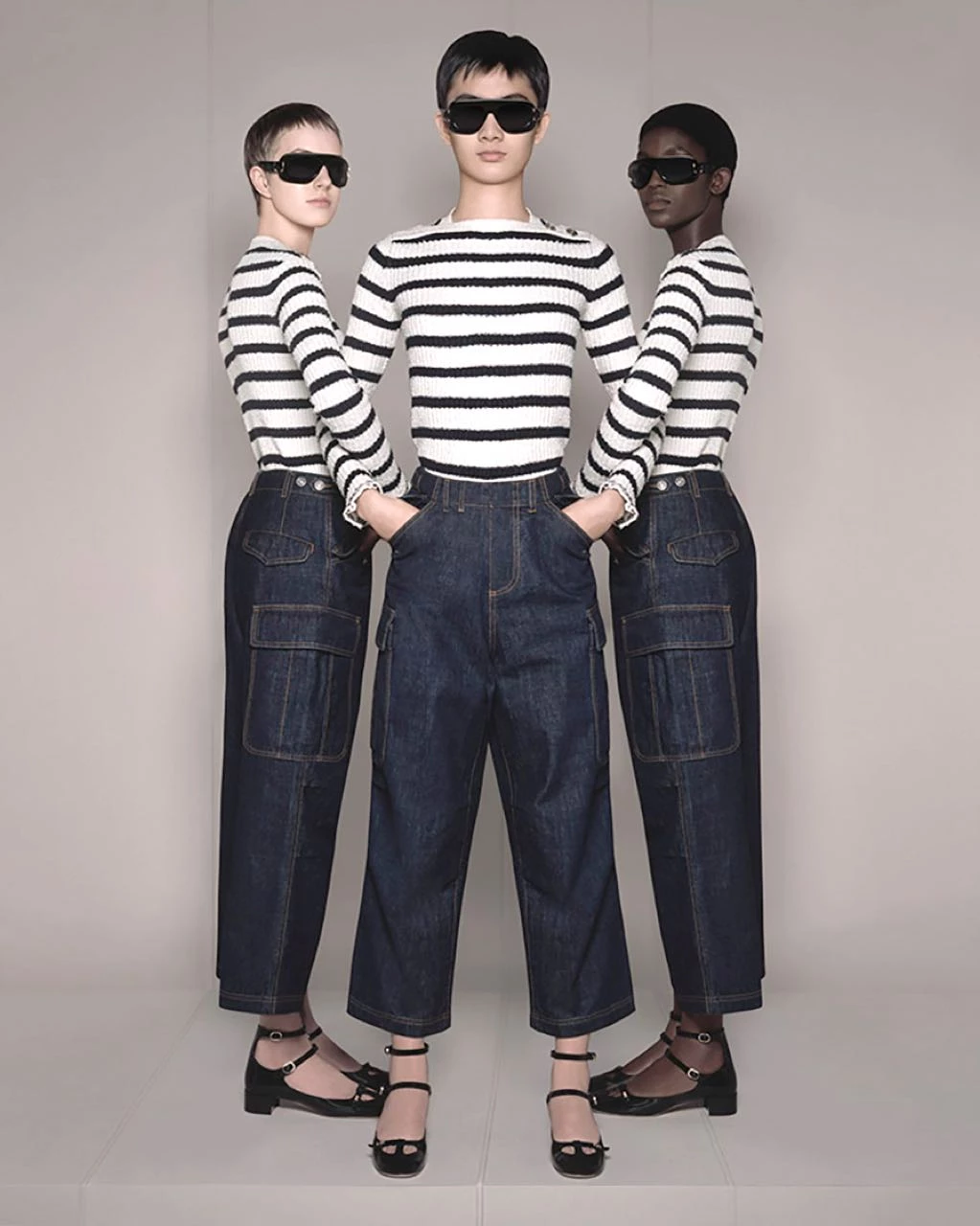 DIOR presentó su colección de jeans primavera-verano 2023 llamada Dior 8, que reinventa en denin en piezas elegantes, informales e infinitamente modernas.