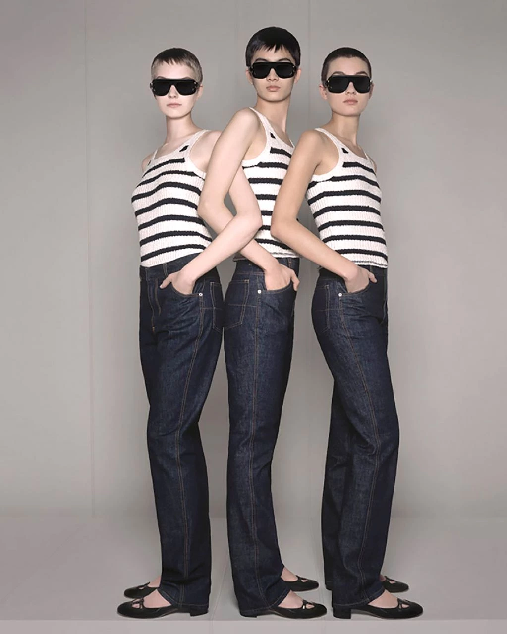 DIOR presentó su colección de jeans primavera-verano 2023 llamada Dior 8, que reinventa en denin en piezas elegantes, informales e infinitamente modernas.