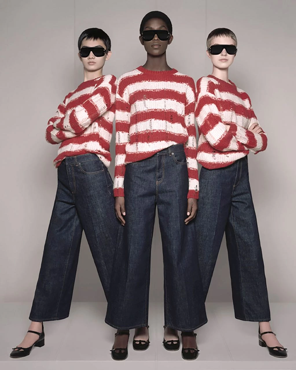 DIOR presentó su colección de jeans primavera-verano 2023 llamada Dior 8, que reinventa en denin en piezas elegantes, informales e infinitamente modernas.