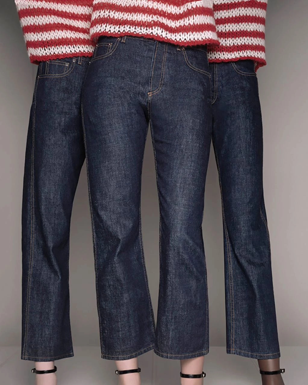 DIOR presentó su colección de jeans primavera-verano 2023 llamada Dior 8, que reinventa en denin en piezas elegantes, informales e infinitamente modernas.