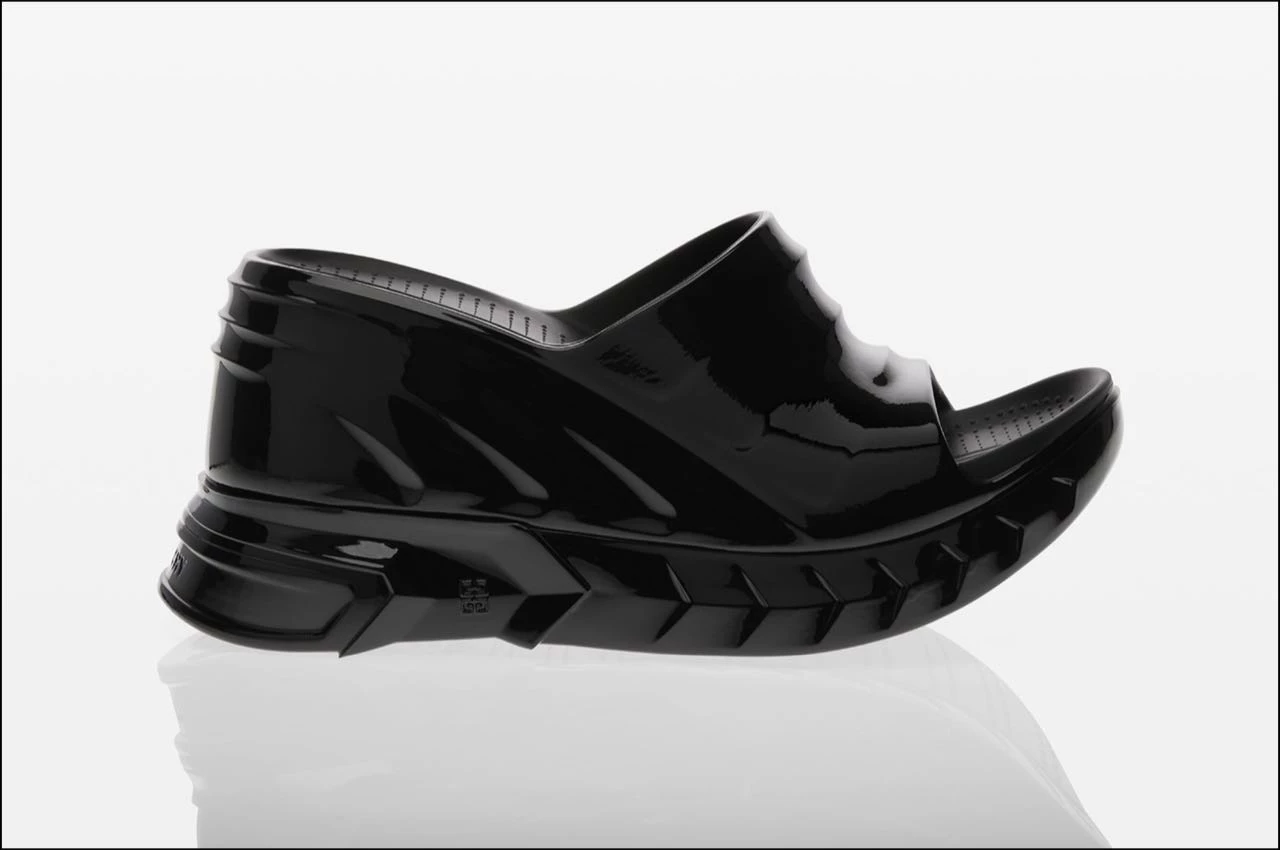 Givenchy relanza su zapato modelo "Marshmallow" en su versión verano 2023.