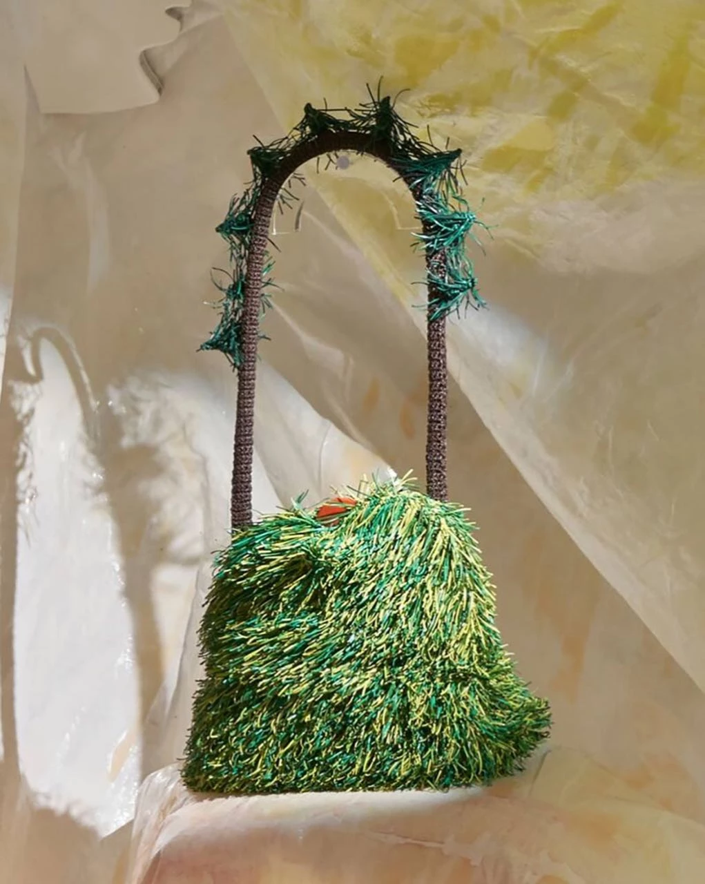 Mariacarla Boscono posó para la campaña de la instalación de Bottega Veneta Vieni en Vedere