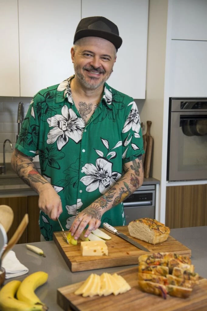 "Cuando estoy cocinando, no me gusta compartir la cocina y prefiero estar solo", dice El Gordo Cocina. 