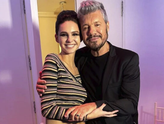 Juanita Tinelli volvió a desfilar en Buenos Aires: Marcelo Tinelli y Paula Robles la aplaudieron desde la primera fila