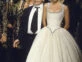 Karl Lagerfeld junto a Claudia Schiffer vestida de novia. Foto: Pinterest.