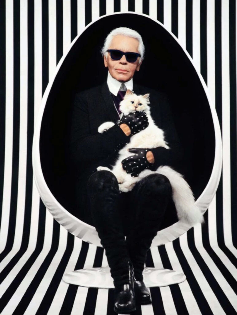 Karl Lagerfeld y Choupette. Foto: Pinterest.