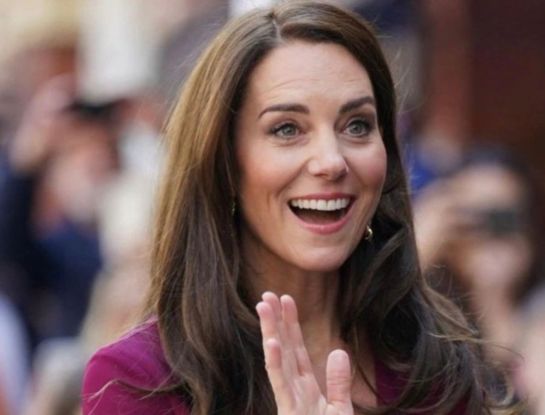Así es el look monocromático que usó Kate Middleton en Birmingham