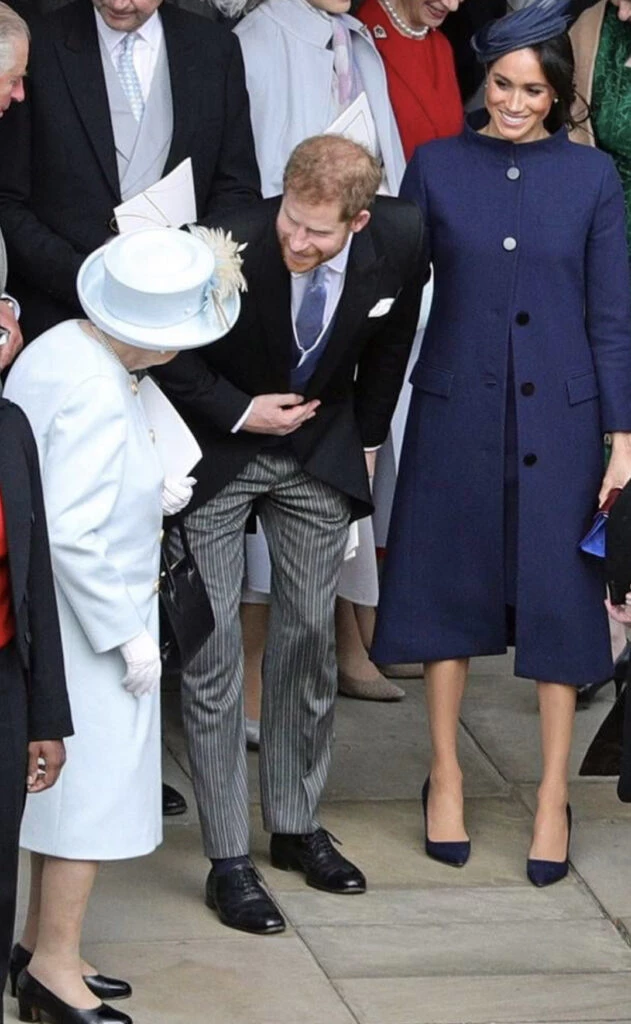 Los duques de Sussex con la Reina. Foto: Pinterest.