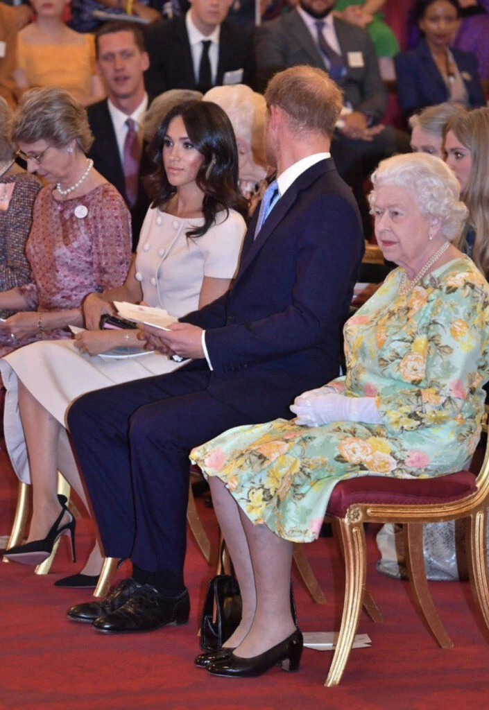 Los duques de Sussex con la Reina. Foto: Pinterest.