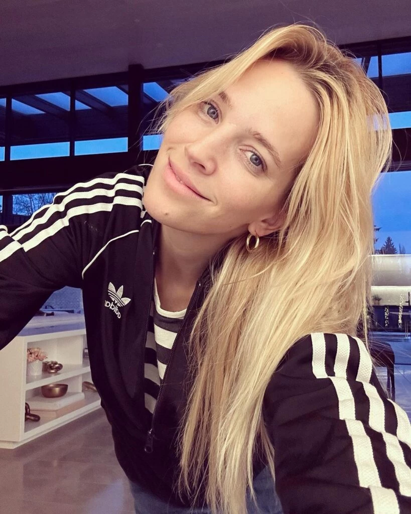 Luisana Lopilato con la campera de su hijo Noah