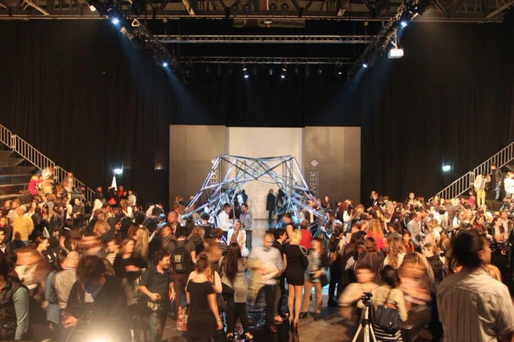 BKF + H60/Pasarela Tramando, fruto de una investigación sobre las glorietas porteñas. 