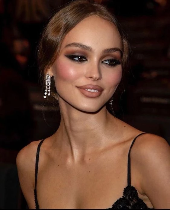 Makeup dark feminine