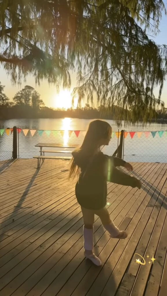 Malaika apostó por la tendencia barbiecore. Foto: Instagram.