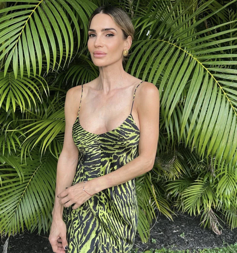 María Vázquez apostó por un vestido lencero. Foto: Instagram.