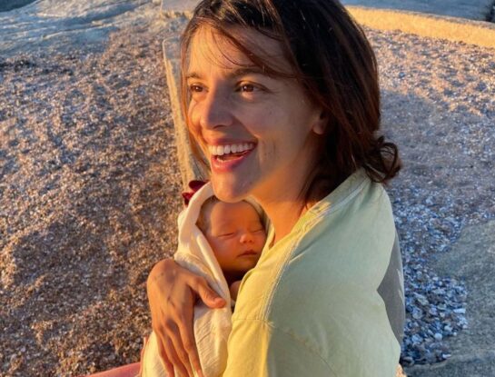 Calu Rivero compartió tiernas fotos junto a Tao en la playa