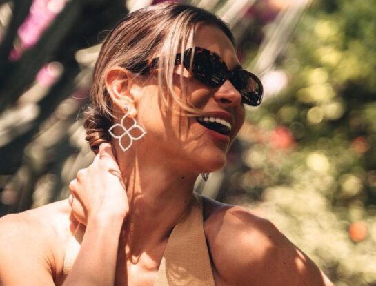 El look sastrero de Carla Pereyra con los tonos tendencia de este otoño