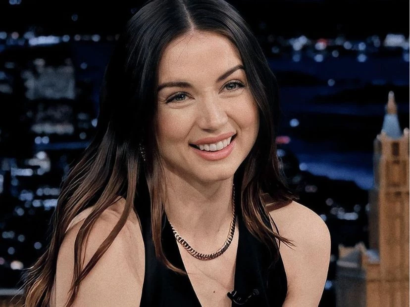 El look de lujo silencioso de Ana de Armas