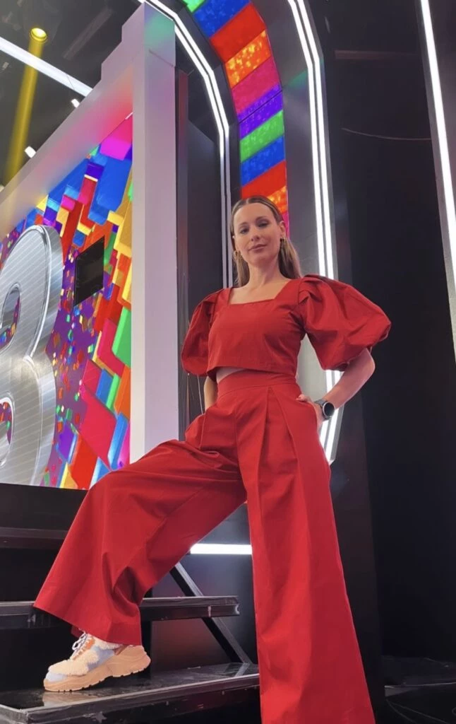 Pampita y su look total red