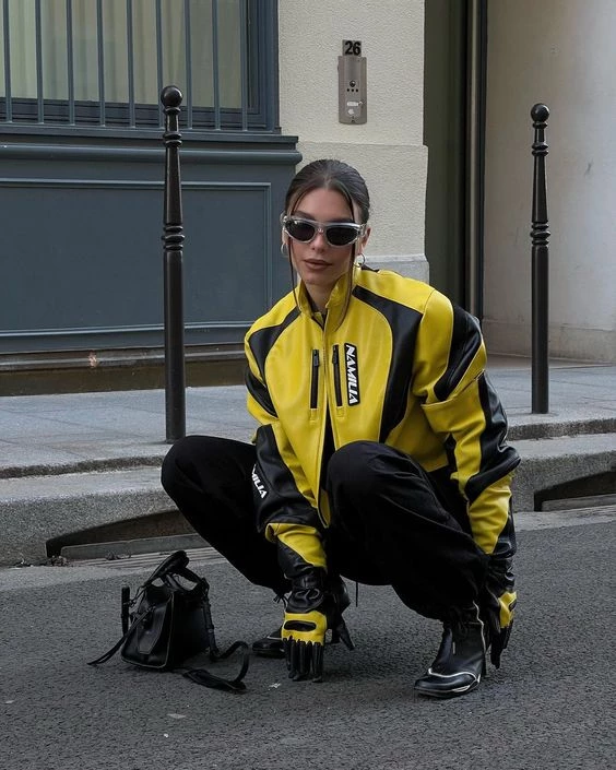 Pelo recogido, perfecto para lograr un look motomami