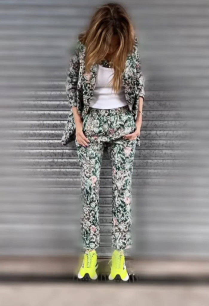 Vero Lozano y su look sastrero