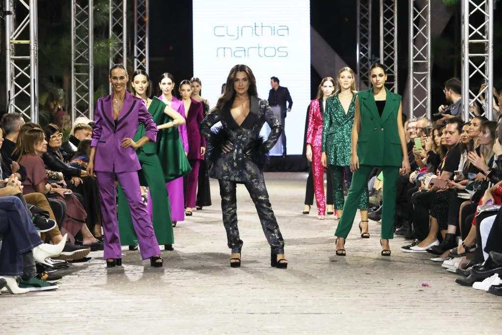 Cami Homs participó del desfile de Cynthia Martos