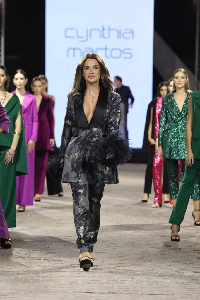 Cami Homs participó del desfile de Cynthia Martos