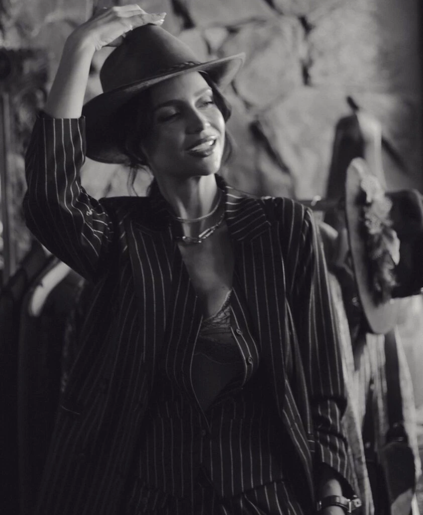 Zaira Nara y su traje sastrero. Foto: Instagram.