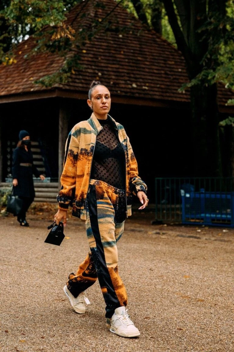 looks con zapatillas de cuero