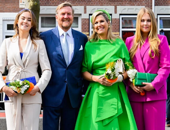 Los elegantes looks a todo color de Máxima, Amalia y Ariane en el Día del Rey