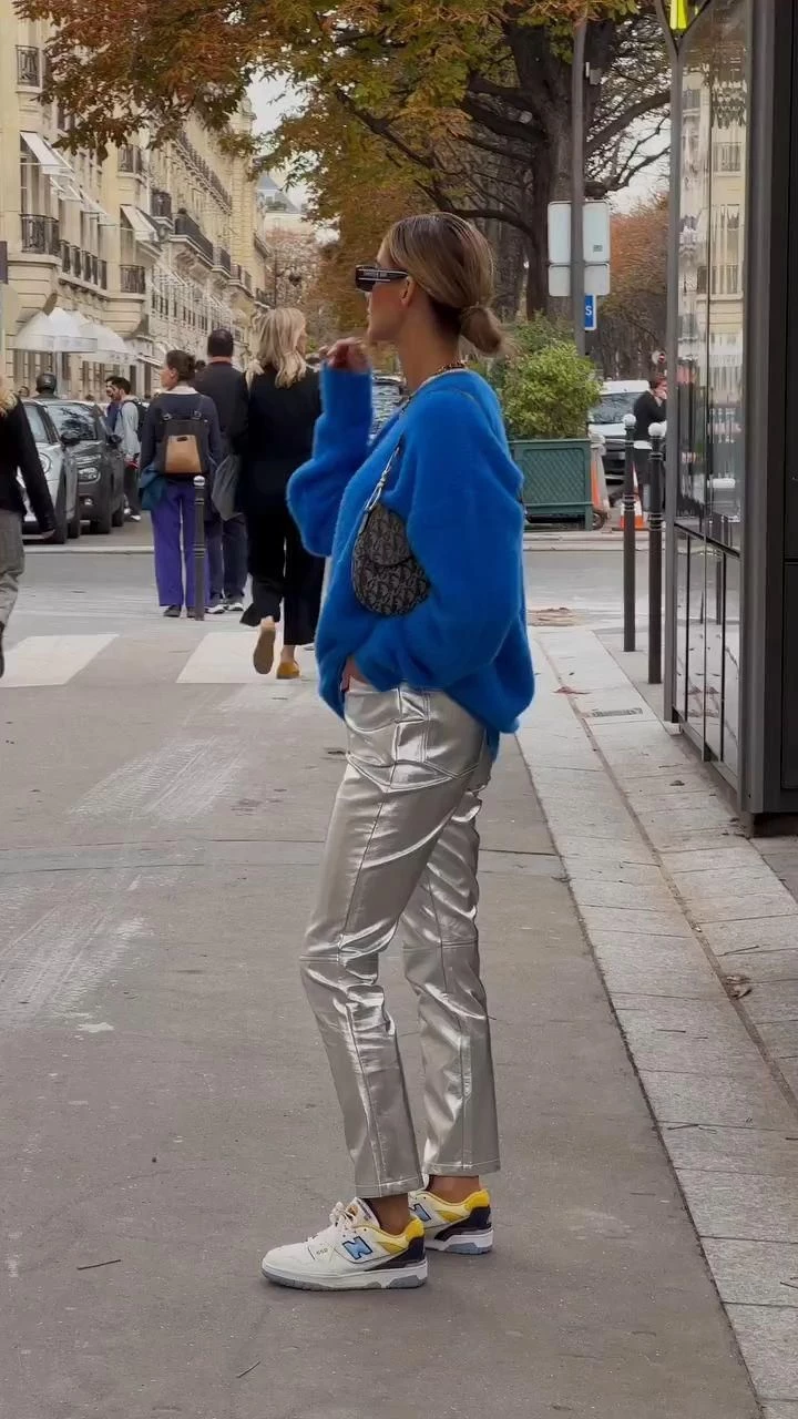 zapatillas con pantalones metalizados 