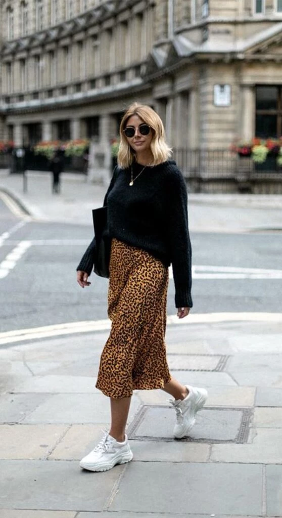 Los mejores looks para armar con un suéter negro