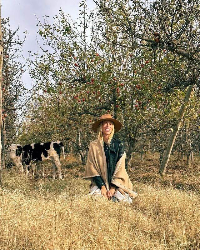 Nicole Neumann y sus hijas Allegra y Sienna Cubero en el campo
