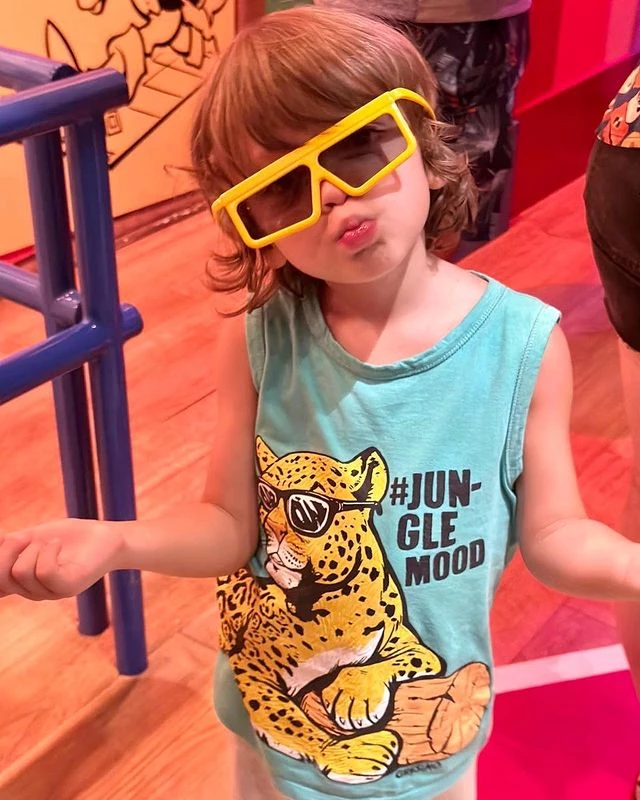 Florencia Peña y su hijo Felipe en Disney