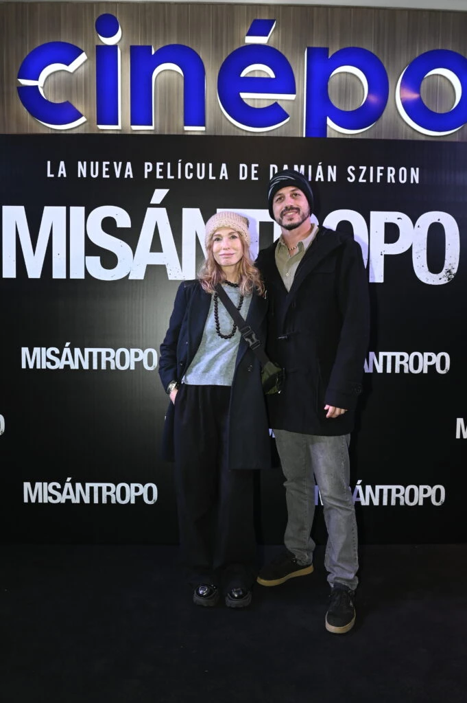 Gloria Carrá y pareja