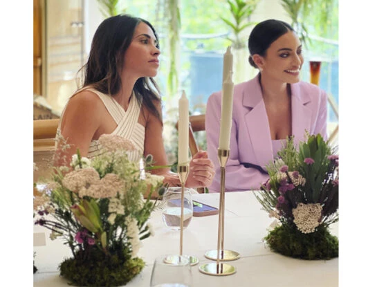 Antonela Roccuzzo optó por un total white look para el exclusivo evento de Guerlain en París