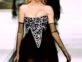 Claudia Schiffer con vestido diseñado por Karl Lagerfeld que provocó el escándalo