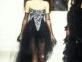 Claudia Schiffer con vestido diseñado por Karl Lagerfeld que provocó el escándalo