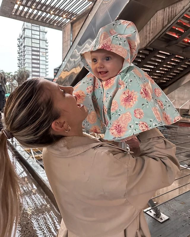 Cande Ruggeri mostró el piloto que le compró a su hija Vita