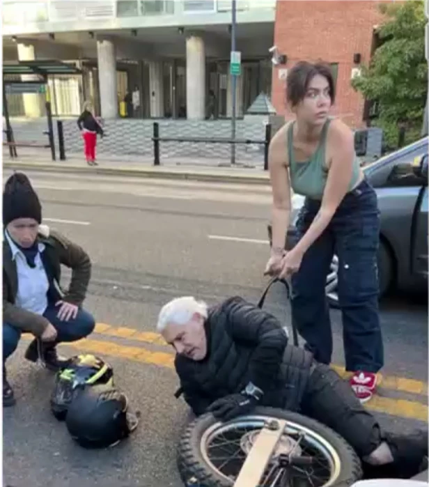 Wanda Nara estuvo involucrada en un accidente vial: se bajó a ayudar al motociclista. Foto captura teve.