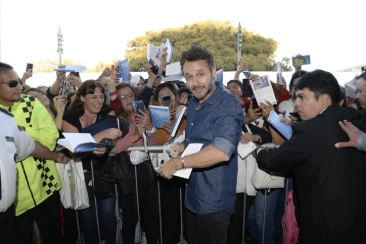 Benjamín Vicuña firmó ejemplares en la Feria del Libro. (Foto: Diego García)