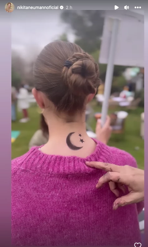 Allegra y Sienna Cubero se hicieron tatuajes temporales