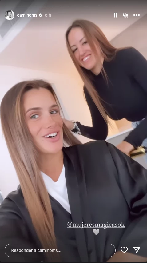 Cami Homs se hizo un tratamiento de hidratación en el pelo.