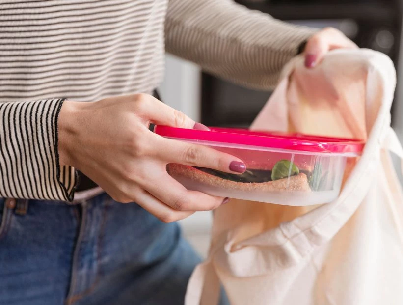 Cómo limpiar y eliminar los malos olores de tus tuppers de plástico