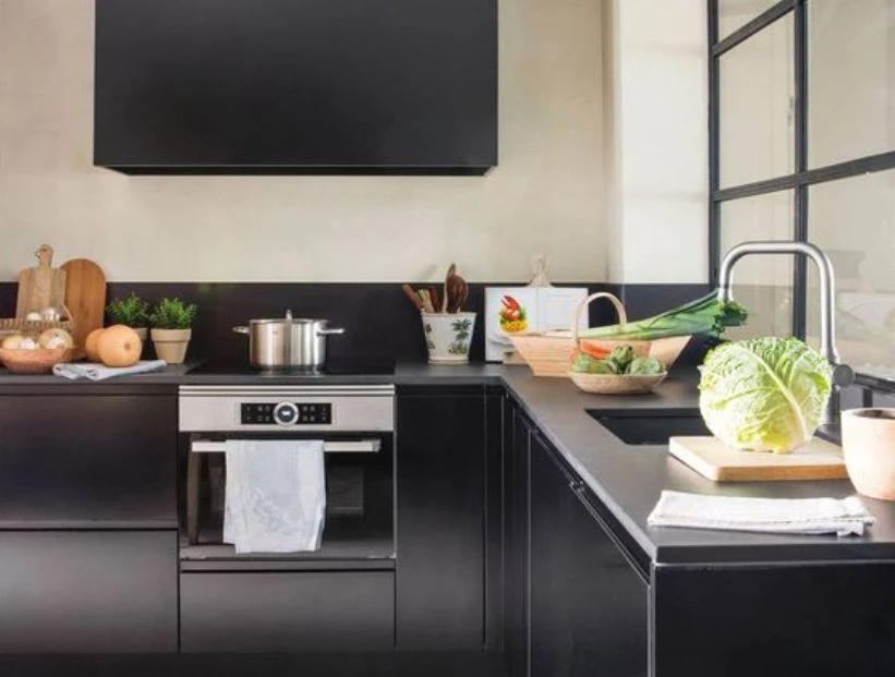 Cocinas negras: por qué siguen siendo tendencia y cómo diseñarlas